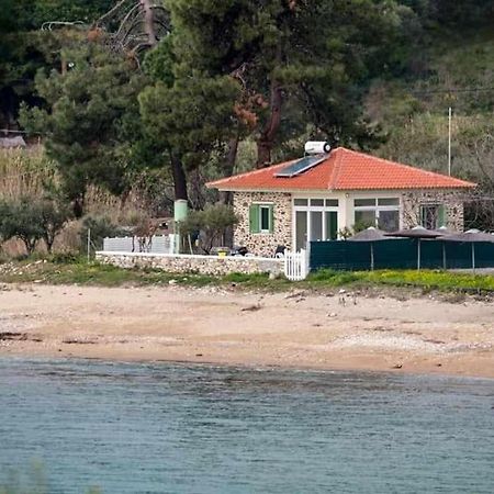House Kokkalas On The Beach Pyrgadikia Esterno foto