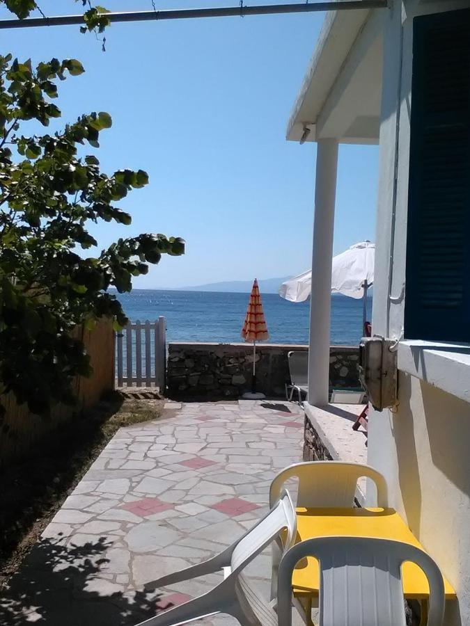 House Kokkalas On The Beach Pyrgadikia Esterno foto