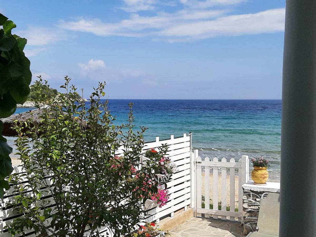 House Kokkalas On The Beach Pyrgadikia Esterno foto