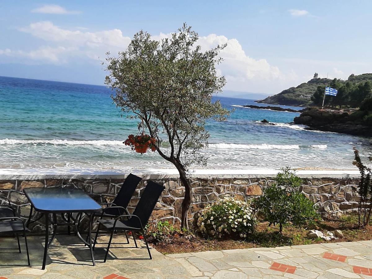 House Kokkalas On The Beach Pyrgadikia Esterno foto