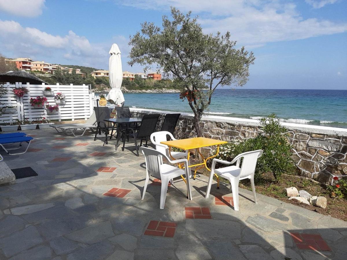 House Kokkalas On The Beach Pyrgadikia Esterno foto
