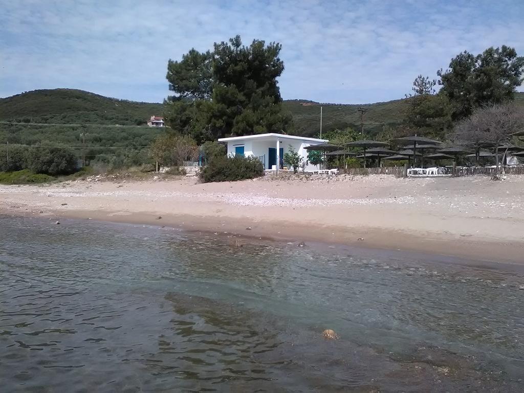 House Kokkalas On The Beach Pyrgadikia Esterno foto